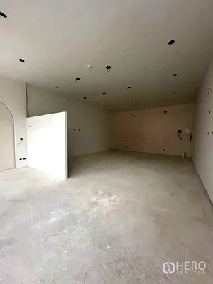 Retail spaces for rent Central Plaza Bang Na : For rent Retail Space 60 sqm in Bang Na, Bang Na, Bangkok BTS Udom Suk