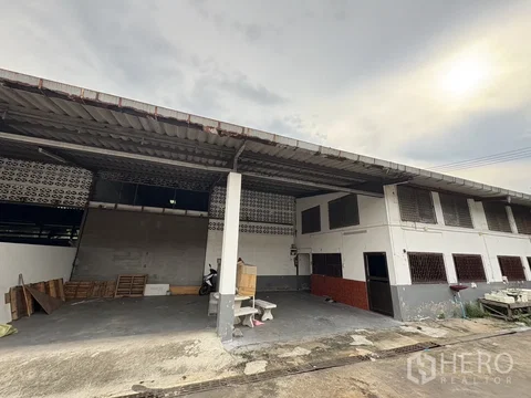 For rent Warehouse 700 sqm in Thai Ban Mai, Mueang Samut Prakan, Samut Prakan BTS Sai Luat