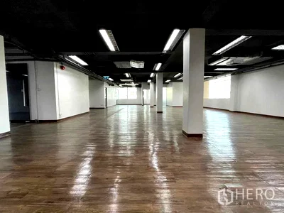 Office for rent Si Ayuttaya Rd. Bangkok : For rent Office Space 254 sqm in Thanon Phetchaburi, Ratchathewi, Bangkok BTS Ratchathewi