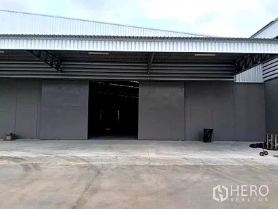 Factory for rent Phra Pra Daeng Samut Prakarn : For rent Warehouse 2300 sqm in Phra Pradaeng, Samut Prakan BTS Samrong