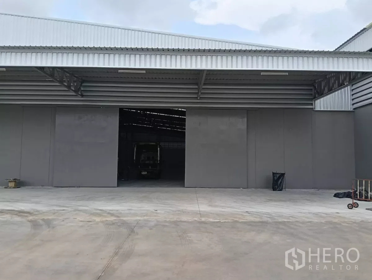 picture For rent Warehouse 2300 sqm in Phra Pradaeng, Samut Prakan BTS Samrong - 1/6