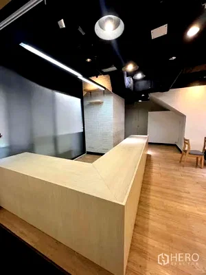 Retail spaces for rent : For rent Retail Space 98 sqm in Khlong Toei Nuea, Watthana, Bangkok BTS Asok