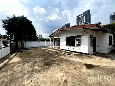 Houses for rent Bangkok : For rent Detached House in Phra Khanong, Bangkok BTS Punnawithi