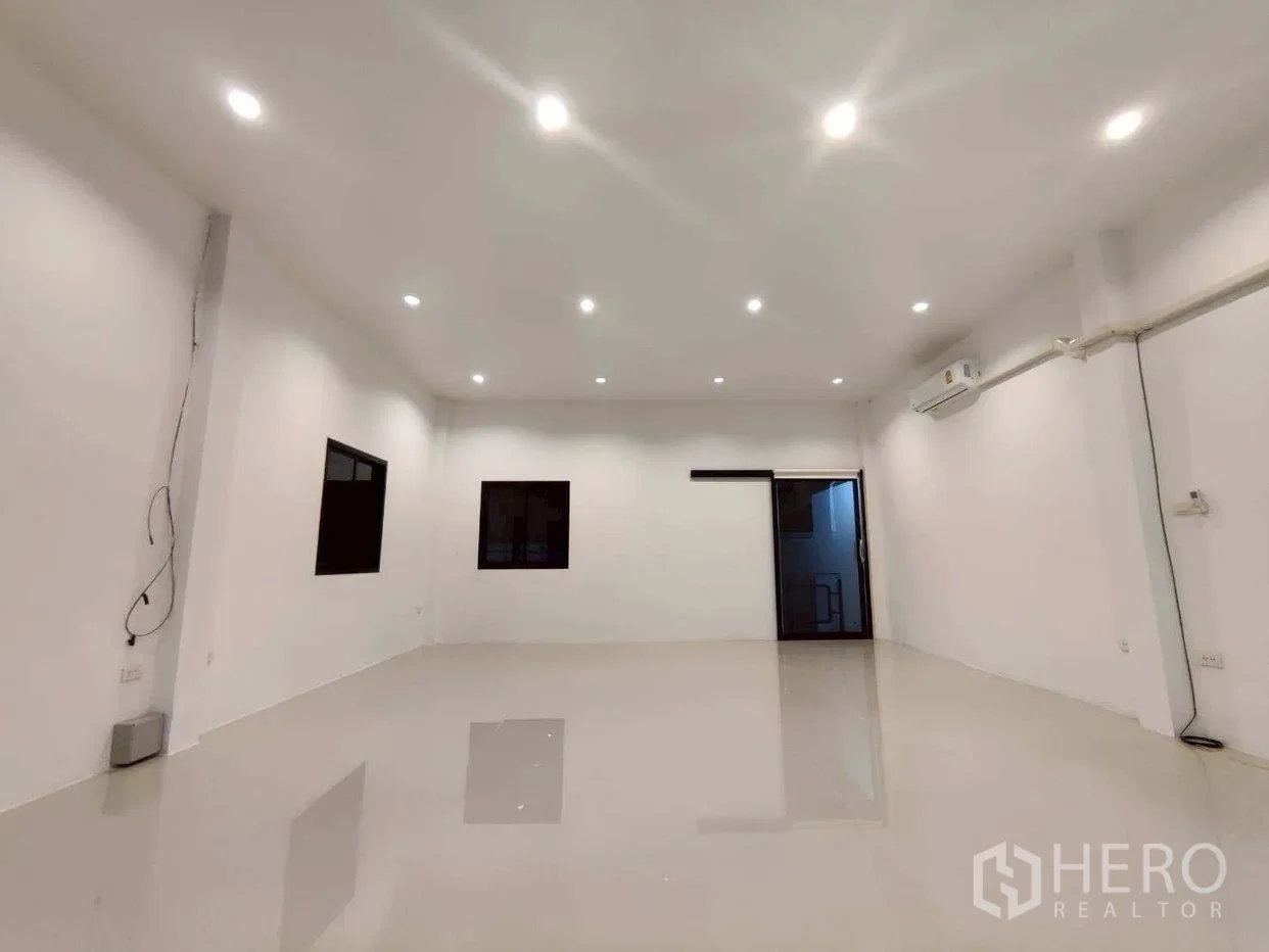 picture For rent Warehouse 400 sq.m. in Lat Sawai, Lam Luk Ka, Pathum Thani - 10/13