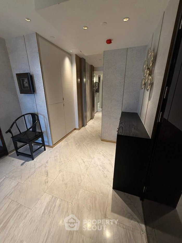 รูป คอนโดเลี้ยงสัตว์ได้ 4 ห้องนอน 250 ตร.ม. Four Seasons Private Residences Bangkok ใกล้ BTS สะพานตากสิน (ID 3293812) - รูปที่ 2/20