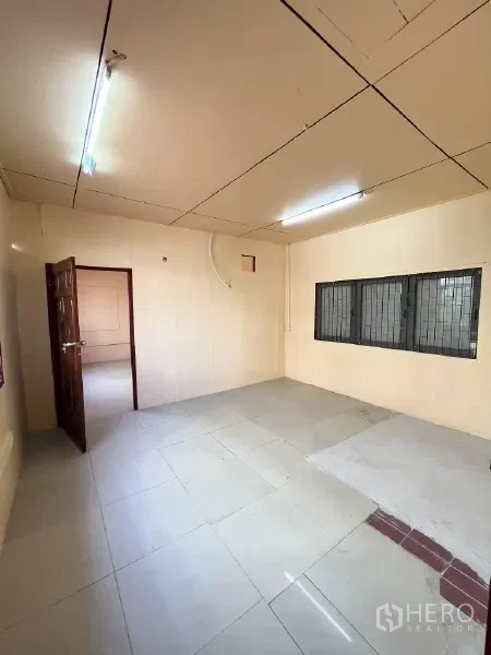 picture For rent Warehouse 268 sqm in Din Daeng, Din Daeng, Bangkok - 12/12