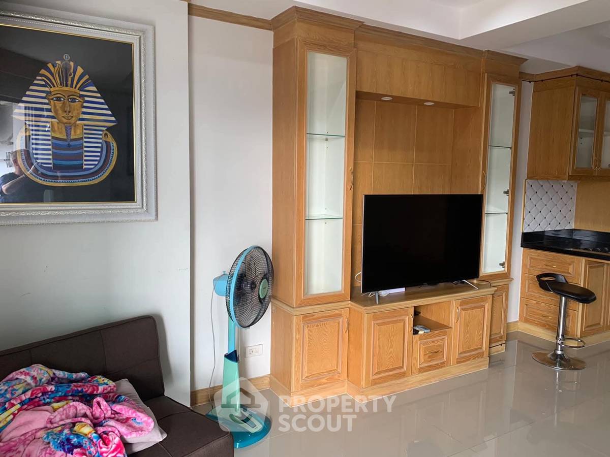 picture 45 Sqm 1-BR Condo At View Talay 3, Phratamnak (ID 3281924) - 14/14