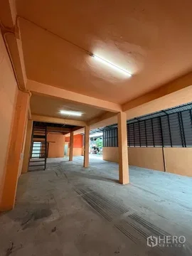 For rent Warehouse 268 sqm in Din Daeng, Din Daeng, Bangkok