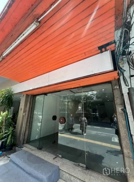 รูป ให้เช่า ตึกแถว 180 ตรม คลองตัน คลองเตย กรุงเทพมหานคร BTS พร้อมพงษ์ - รูปที่ 2/11