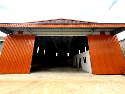 Factory for rent Ratchaphak Technology And Management College : For rent Warehouse 300 sq.m. in Khlong Chaokhun Sing, Wang Thonglang, Bangkok