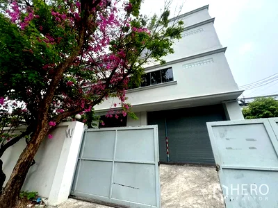 Factory for rent BTS Udom Suk : For rent Warehouse 300 sqm in Bang Chak, Phra Khanong, Bangkok BTS Punnawithi