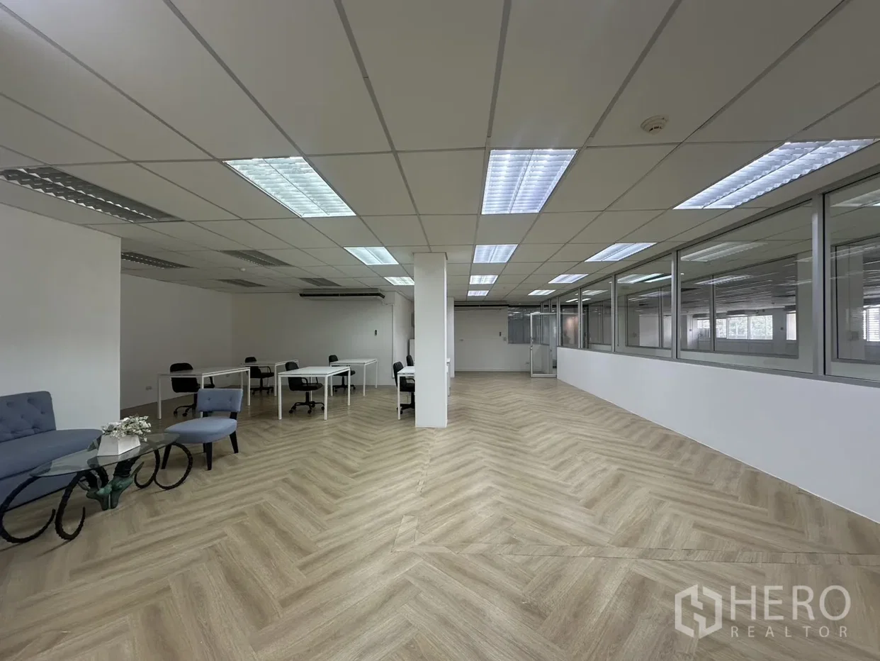 picture For Rent Office Space 100 sq.m. in Lumphini, Pathum Wan, Bangkok BTS Chitlom - 2/4