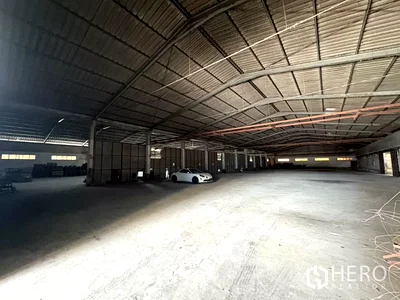 Factory for rent Phra Pra Daeng Samut Prakarn : For rent Warehouse 2400 sqm in Bang Khru, Phra Pradaeng, Samut Prakan