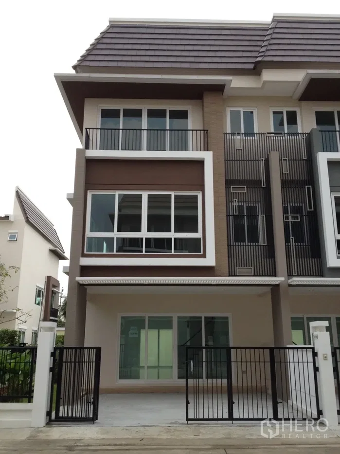 รูป ขาย ทาวน์เฮาส์ 3 ห้องนอน บางจาก ภาษีเจริญ กรุงเทพมหานคร - รูปที่ 1/23