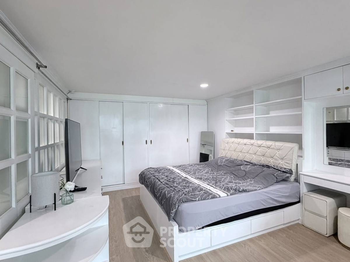 รูป ใกล้ BTS ช่องนนทรี 90 ม. | 2 ห้องนอน Diamond Tower Condominium (ID 2020729) - รูปที่ 6/14