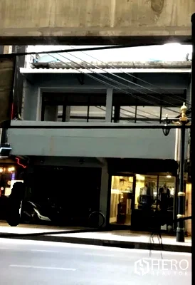 Shophouses for rent The Emquartier : For rent Shophouse 300 sqm in Khlong Toei, Khlong Toei, Bangkok BTS Asok