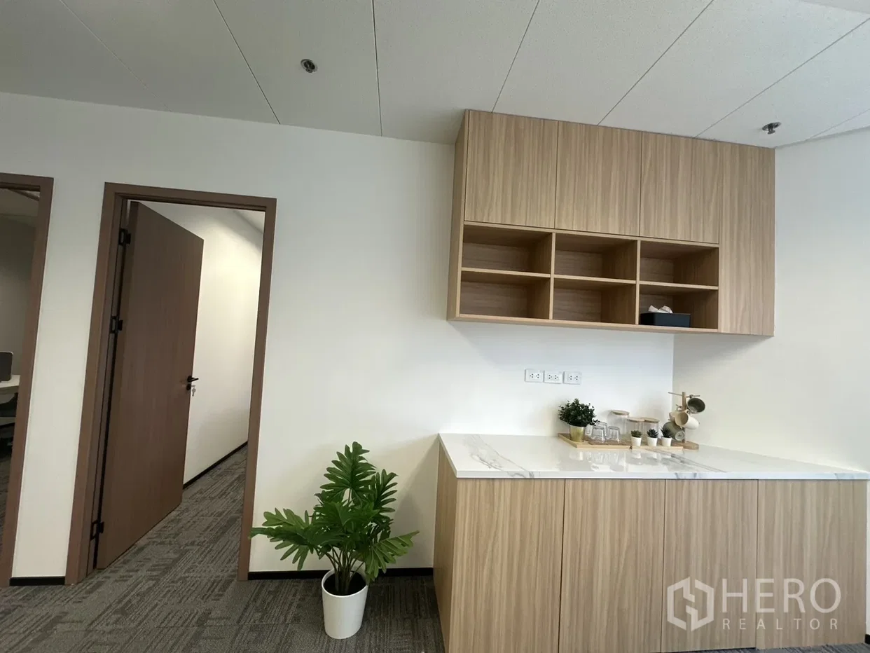 picture For rent Office Space 142 sq.m. in Lumphini, Pathum Wan, Bangkok BTS Phloen Chit - 12/16