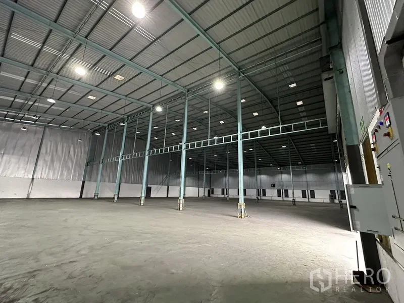 picture For rent Warehouse 2530 sqm in Mueang Samut Prakan, Samut Prakan - 4/11