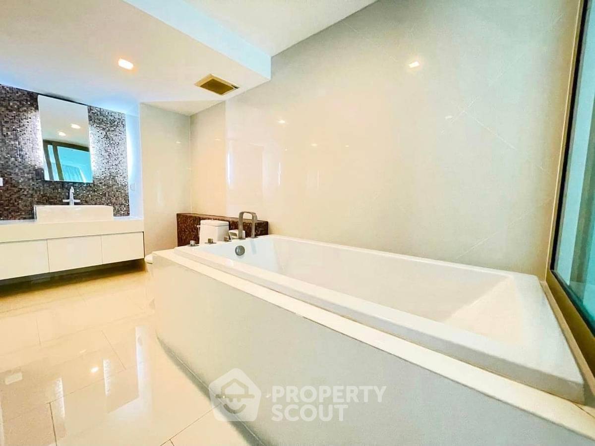 รูป ขายคอนโด 2 ห้องนอน The Sanctuary Wong Amat นาเกลือ (ID 3281842) - รูปที่ 2/10