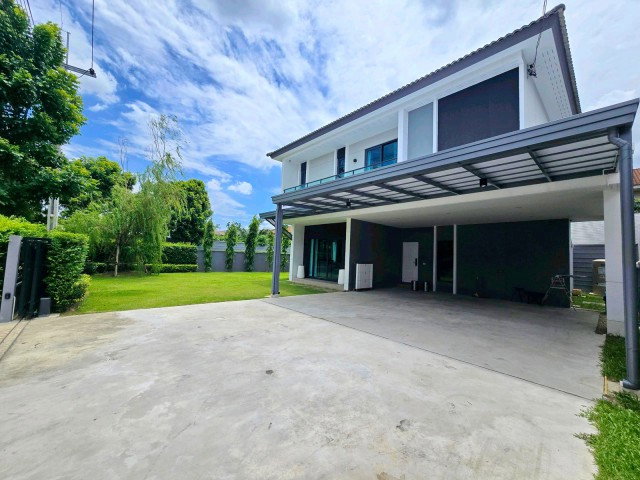 picture  Vibhavadi Rangsit, Chaeng Watthana, and Chang Akat Uthit 13-17: A large, corner-plot, luxury 2-story detached house featuring - 2/8