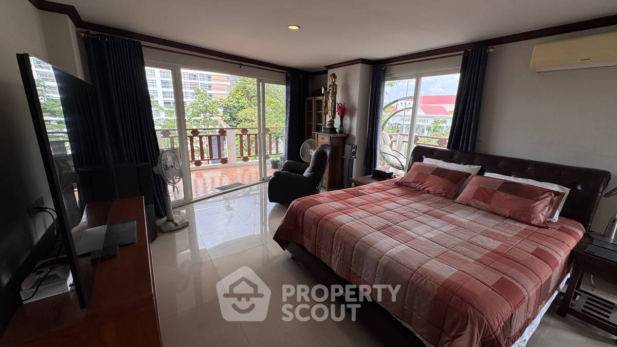 picture Spacious 1-BR 104 Sqm At Royal Hill Resort Condominium (ID 3281840) - 15/31