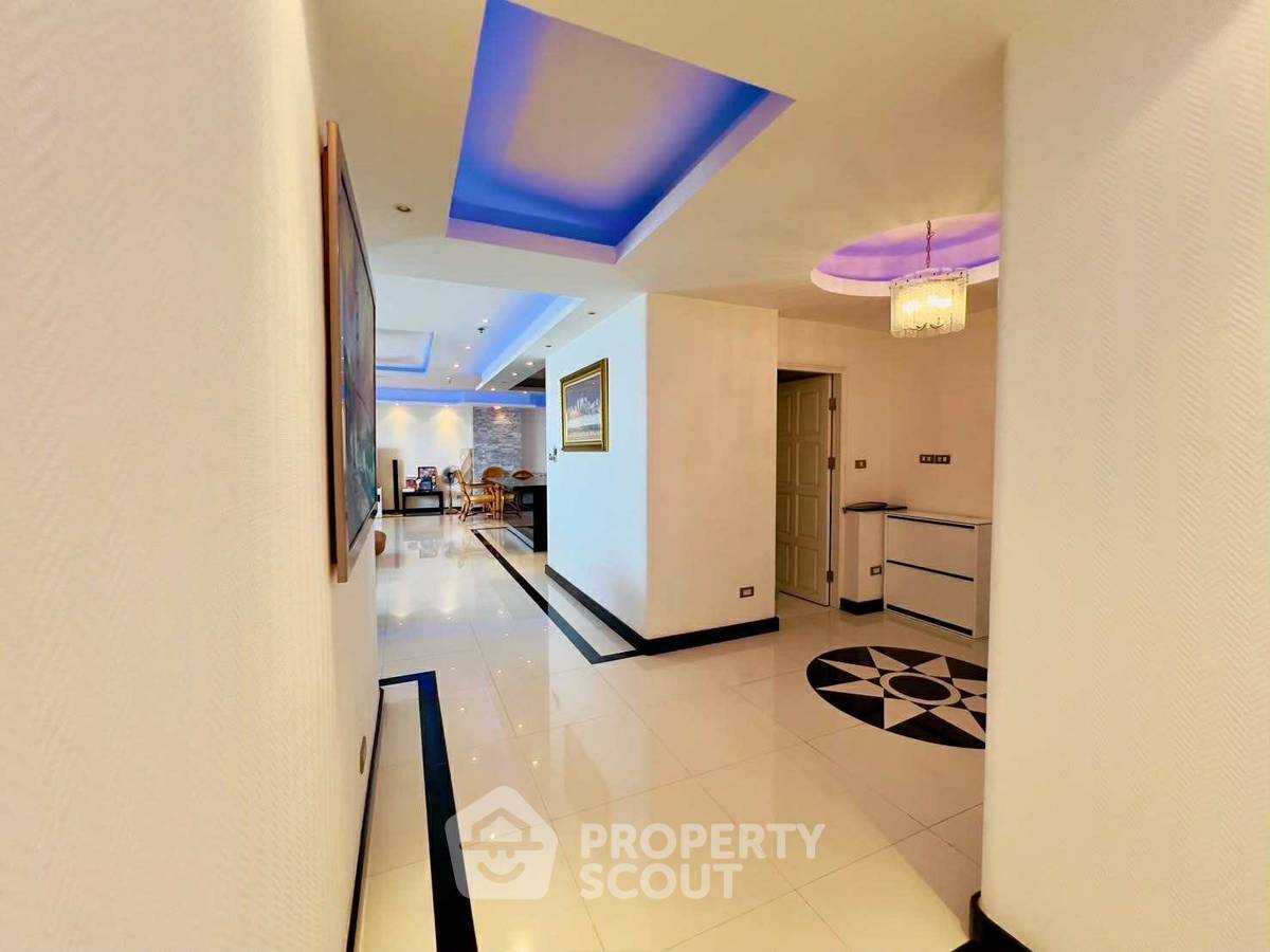 picture 2-BR Condo at View Talay 3 close to Phratamnak (ID 3281926) - 29/41