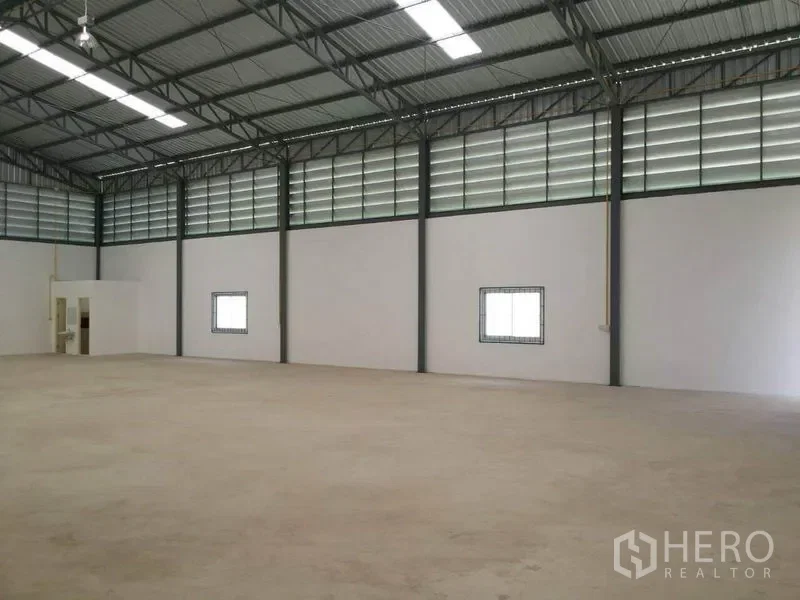 รูป ให้เช่า โกดัง 375 ตรม ลำลูกกา ปทุมธานี - รูปที่ 3/5