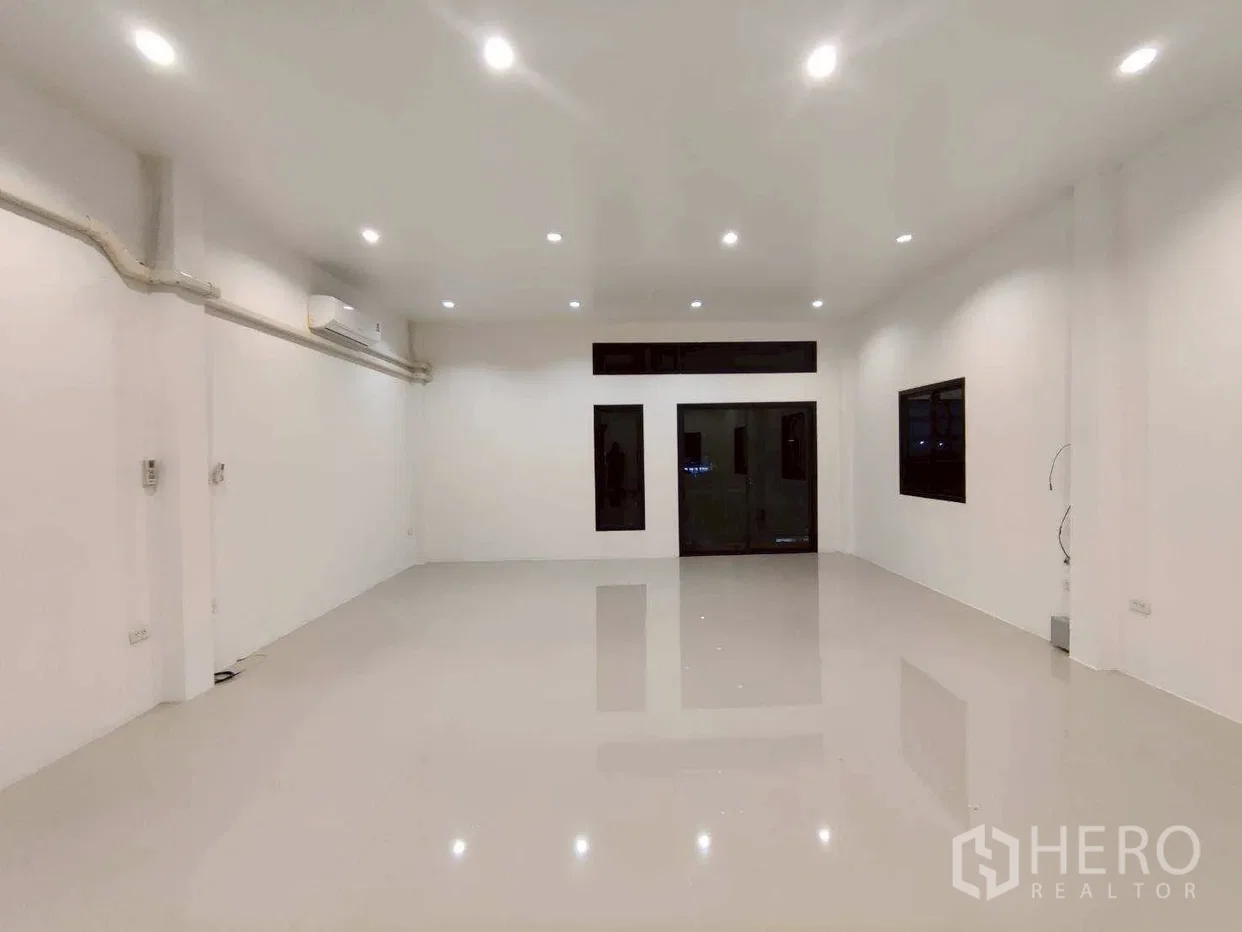 picture For rent Warehouse 400 sq.m. in Lat Sawai, Lam Luk Ka, Pathum Thani - 11/13