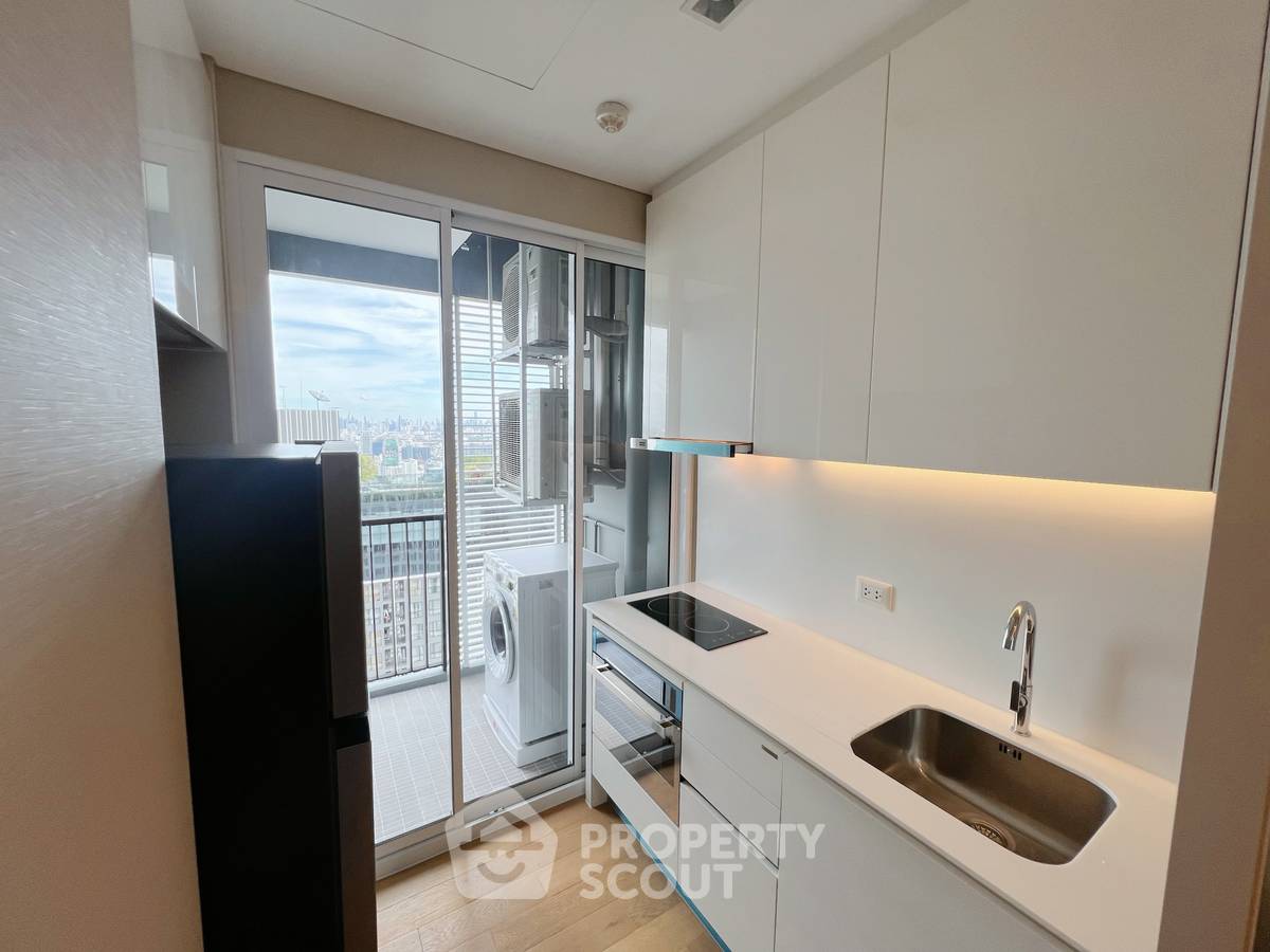 picture 39th-Floor 1-BR At The Saint Residences 100m To MRT Phahon Yothin (ID 2110308) - 3/9