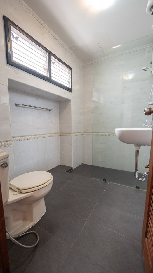รูป LTH16151 - Spacious Townhouse for Rent Ekkamai | 350 sq.m. | 4 Storeys | 5 Beds 5 Baths | 2 Parking Spaces | 55K/month - รูปที่ 6/9