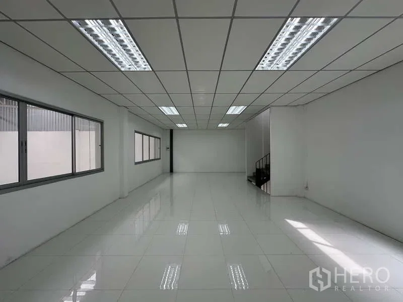 picture For rent Factory 603 sqm in Khlong Luang, Pathum Thani - 10/15