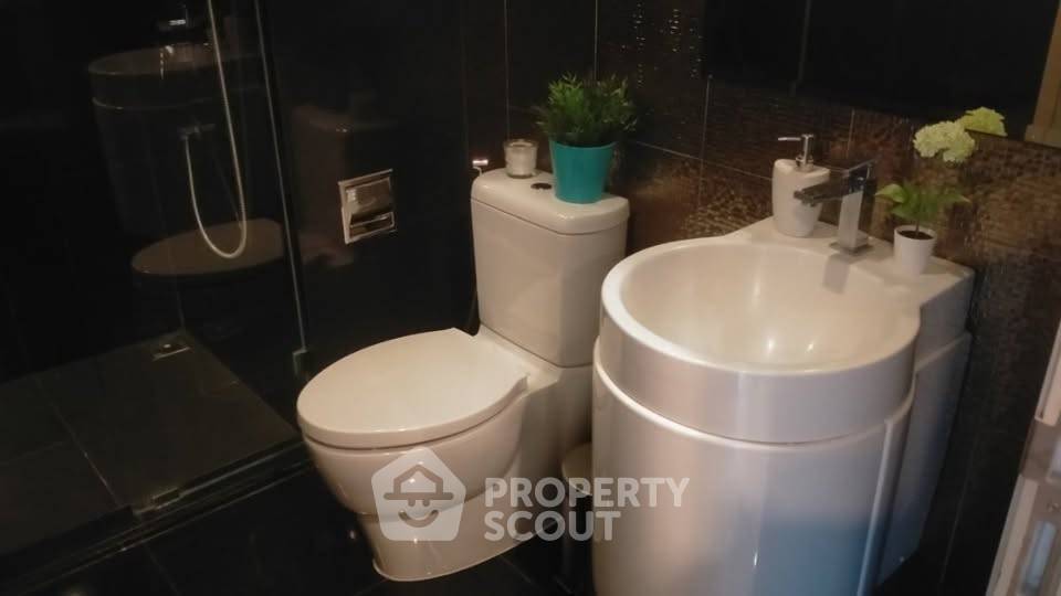 picture 2-BR Condo at Rhythm Sukhumvit 36-38 near BTS Thong Lor (ID 3292178) - 12/39