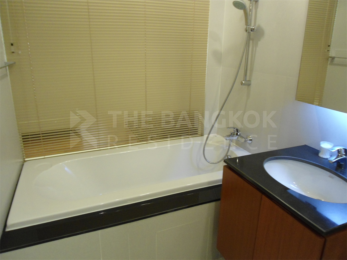 picture Easy Travel, Fully Utilized Space Amanta Lumpini near MRT Khlong Toei Station - 4/9