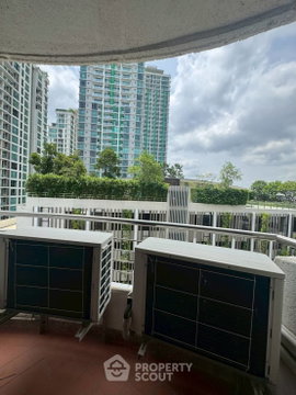 1-BR Condo at Supalai Place Sukhumvit 39 near BTS Phrom Phong (ID 560346)