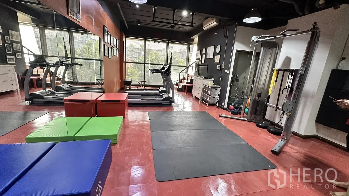 picture For rent Office Space 135 sqm in Bang Kapi, Huai Khwang, Bangkok - 3/5