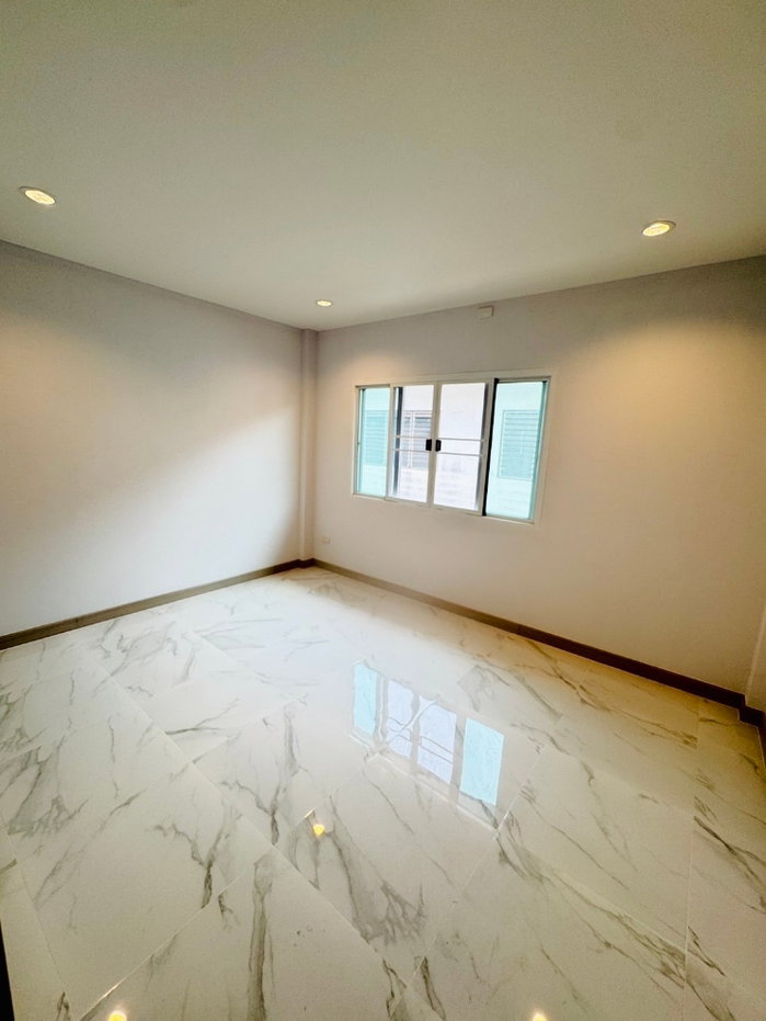 รูป  ให้เช่าทาวน์เฮาส์รีโนเวทใหม่ พุดตาน เพชรเกษม 81 | Owner Post - รูปที่ 11/12