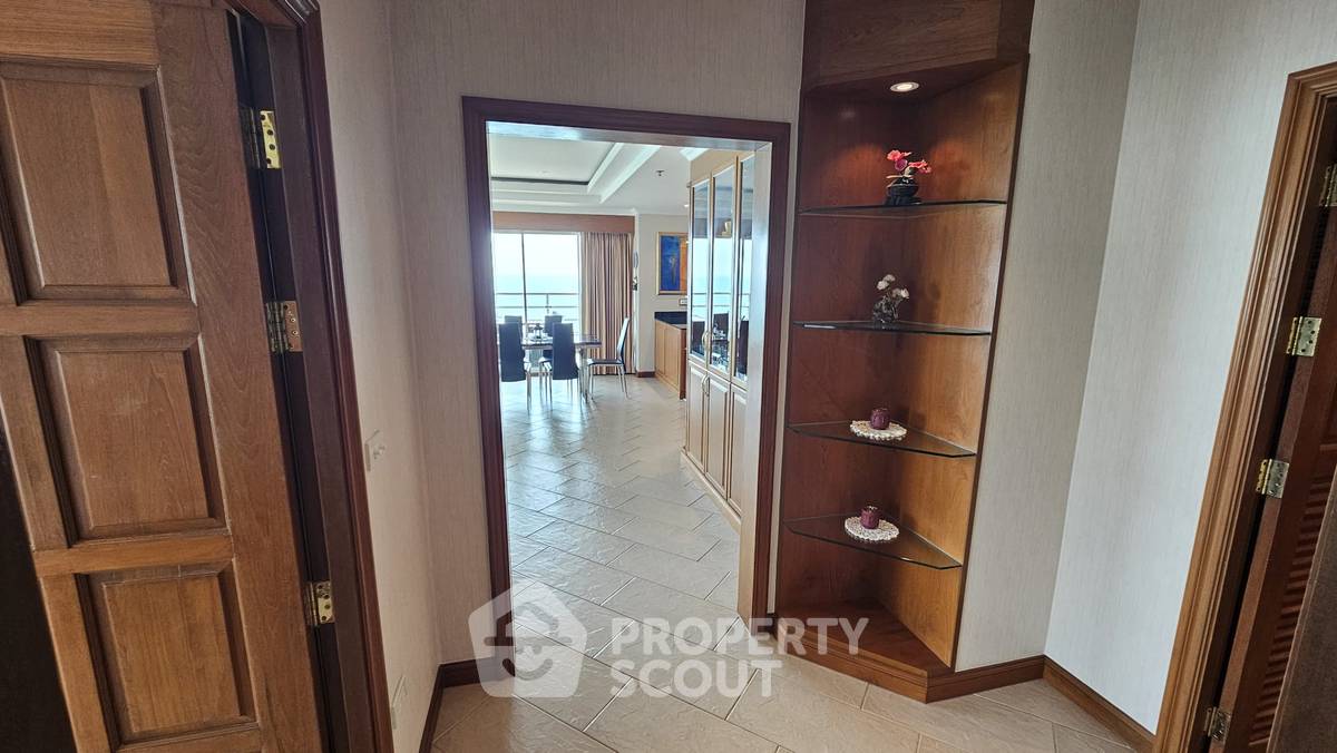 picture Spacious 2-BR 141 Sqm At View Talay 7 Condominium Jomtien (ID 3281933) - 23/51