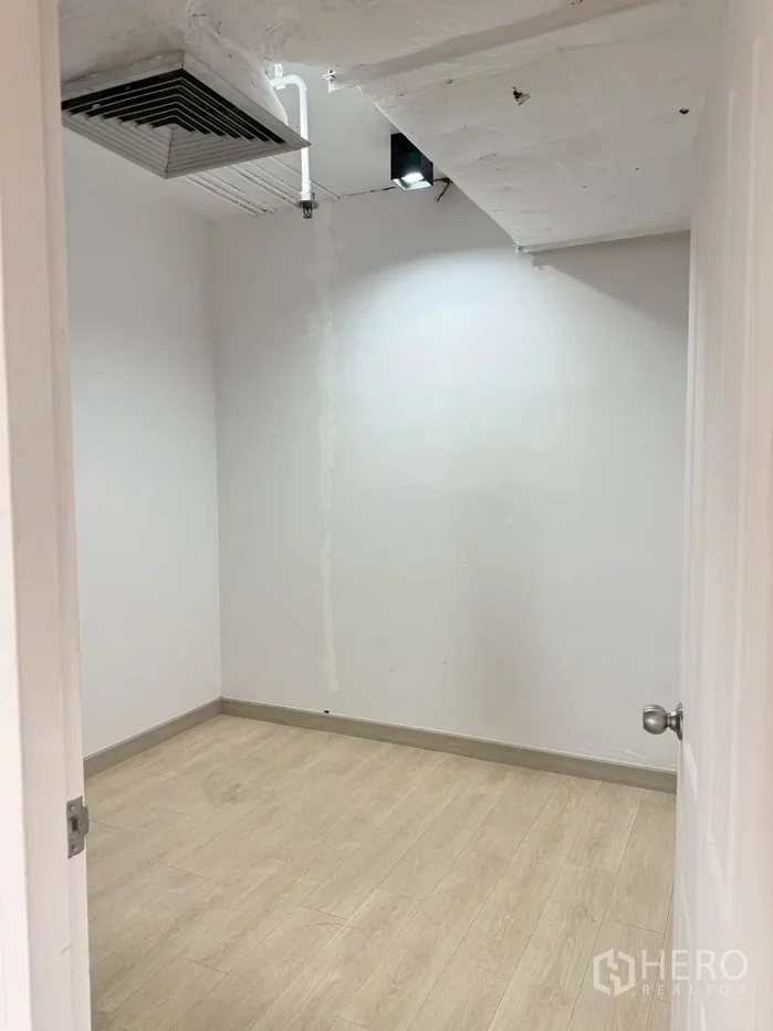 picture For rent Office Space 200 sqm in Watthana, Bangkok - 6/8
