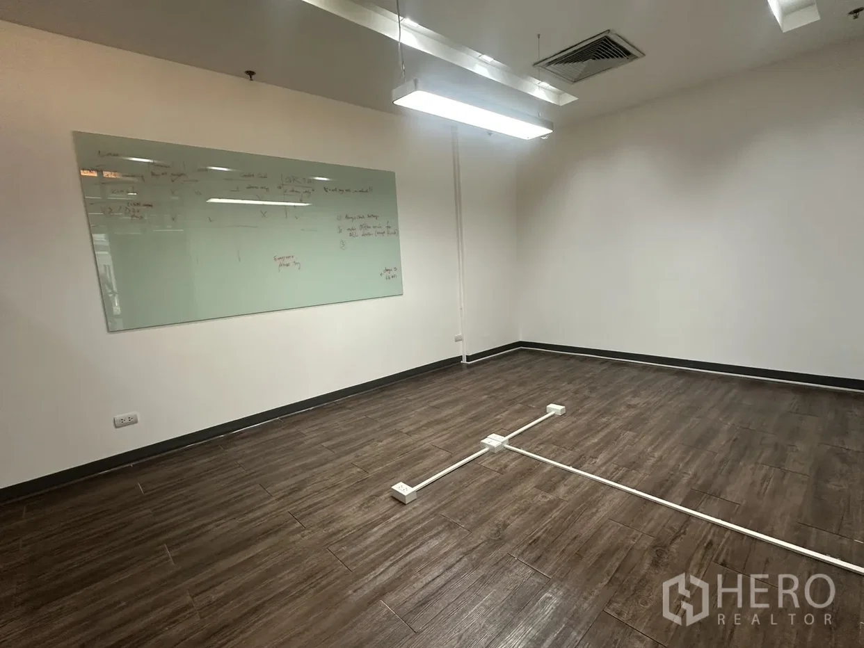 รูป ให้เช่า ออฟฟิศ 122 ตรม ลุมพินี ปทุมวัน กรุงเทพมหานคร BTS เพลินจิต - รูปที่ 2/5
