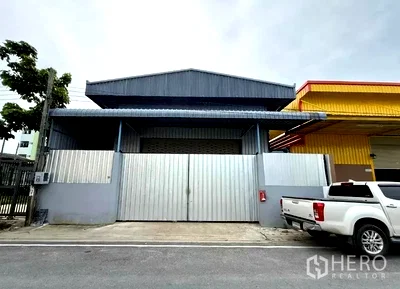 Factory for rent : For rent or sale Warehouse 300 sqm in Bang Sao Thong, Samut Prakan