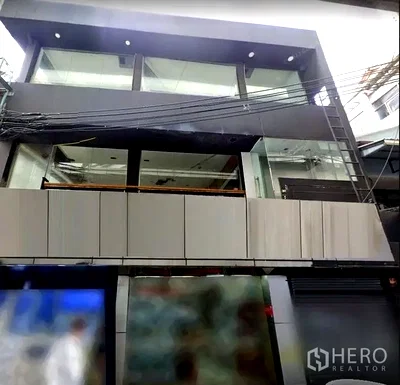 Shophouses for rent The Emquartier : For rent Shophouse 176 sqm in Khlong Toei, Khlong Toei, Bangkok BTS Asok