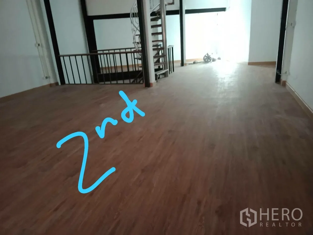 รูป ให้เช่า ตึกแถว 300 ตรม คลองเตย คลองเตย กรุงเทพมหานคร BTS อโศก - รูปที่ 4/6