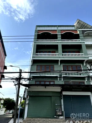 Shophouses for rent Phra Khanong : For Rent Shophouse 384 sq.m. in Bang Chak, Phra Khanong, Bangkok BTS Punnawithi