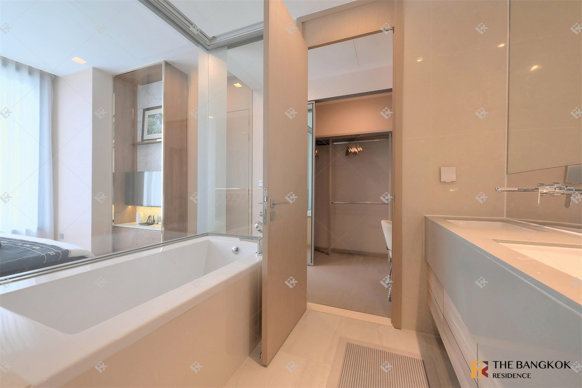 picture The Esse Asoke  Move-in Ready, Just Bring Your Stuff - 7/10