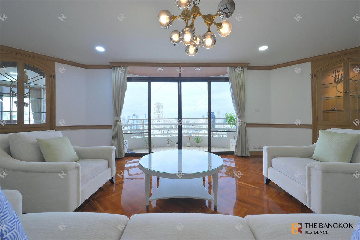 picture Luxurious Design, Elevated Atmosphere Ruamsuk Condominium - 5/10