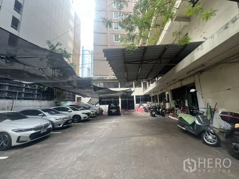 รูป ให้เช่า พื้นที่ขายของ 300 ตรม คลองตัน คลองเตย กรุงเทพมหานคร BTS พร้อมพงษ์ - รูปที่ 18/19