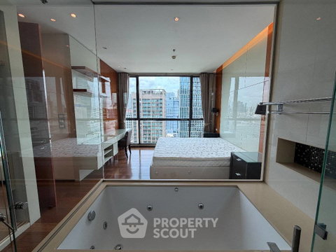 High-Floor 2-BR At The Address Sukhumvit 28 Near BTS Phrom Phong (ID 3185887)