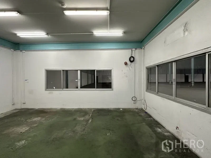 picture For rent Warehouse 2530 sqm in Mueang Samut Prakan, Samut Prakan - 8/11