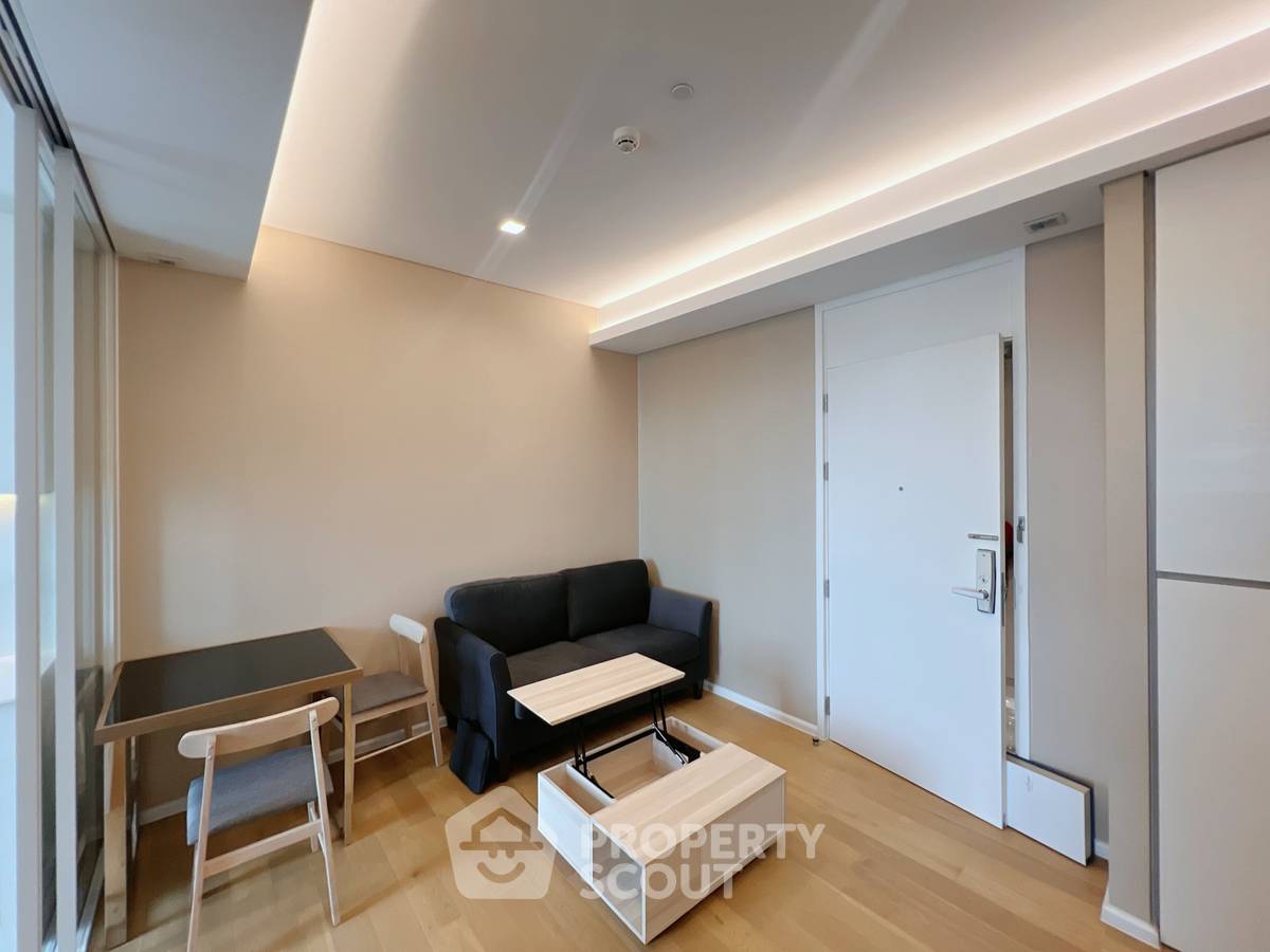 picture 39th-Floor 1-BR At The Saint Residences 100m To MRT Phahon Yothin (ID 2110308) - 2/9