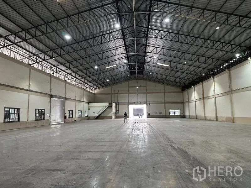 รูป ให้เช่า โกดัง 2100 ตรม บางเสาธง สมุทรปราการ - รูปที่ 2/8